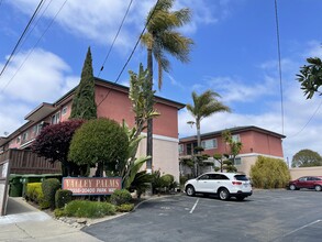 Valley Palms in Castro Valley, CA - Building Photo - Primary Photo