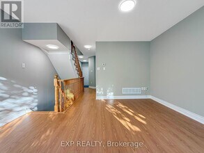 11 Saddlecreek Dr in Markham, ON - Building Photo - Building Photo