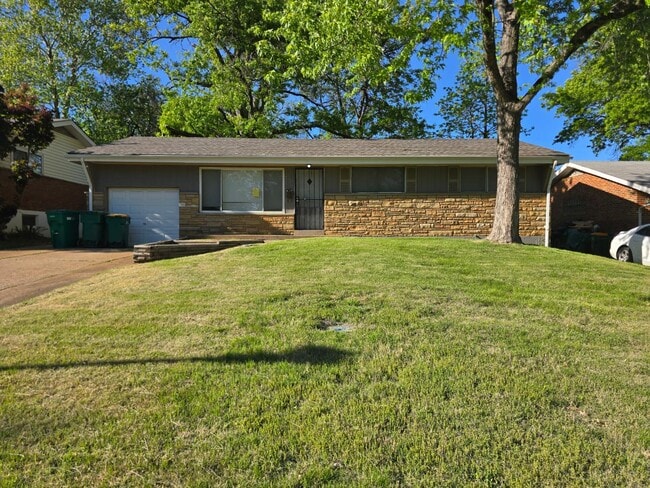 property at 2415 Castle Dr