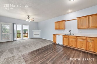 138 Mott Dr in Raymore, MO - Building Photo - Building Photo