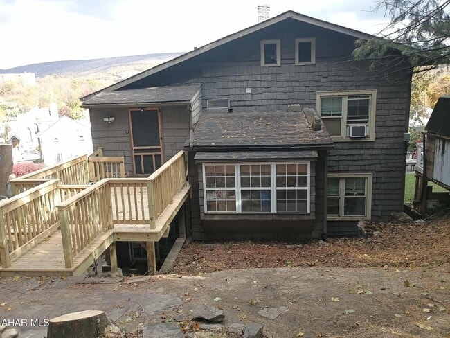 property at 106 Ruskin Dr