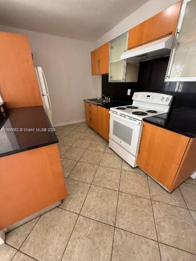 996 NW 10th St, Unit B in Hallandale Beach, FL - Building Photo