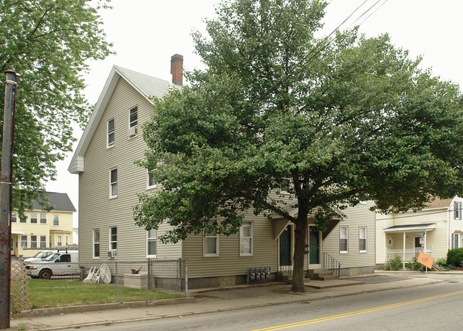 107-109 Pine St in Nashua, NH - Building Photo - Building Photo