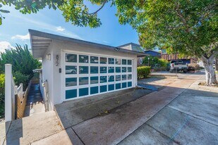 872 Manhattan Beach Blvd in Manhattan Beach, CA - Building Photo