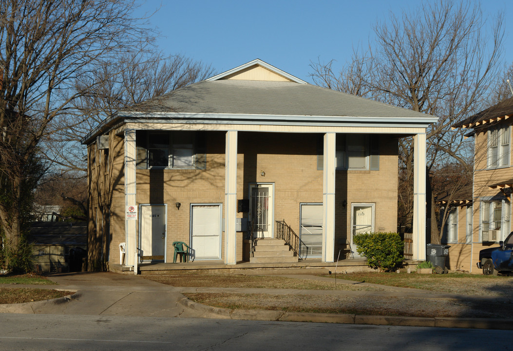 1121 N Bishop Ave in Dallas, TX - Building Photo