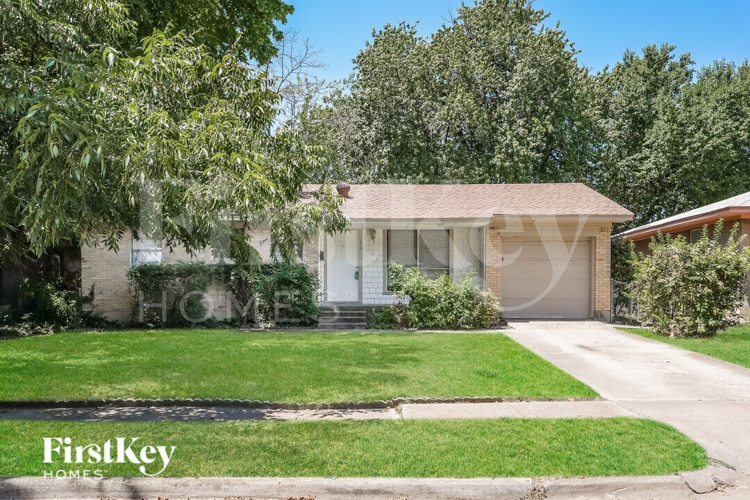 619 S Alexander Ave in Duncanville, TX - Building Photo