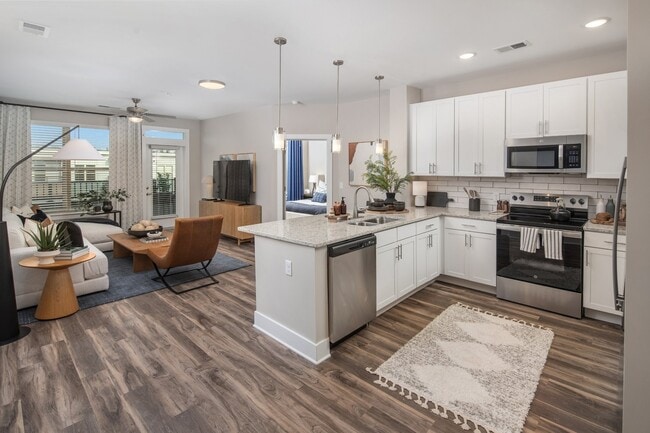 Abberly Alston Apartment Homes in Cary, NC - Foto de edificio - Building Photo