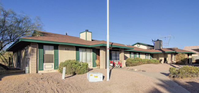 551 N 64th Pl in Mesa, AZ - Foto de edificio - Building Photo