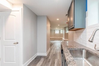 2200 N Kenneth Ave, Unit #G in Chicago, IL - Foto de edificio - Building Photo