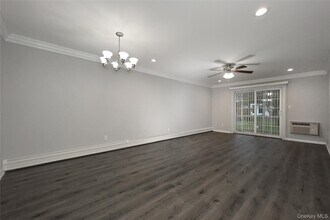 30 Westgate Dr in Bohemia, NY - Building Photo - Building Photo