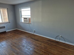 3131 Mozart Ave, Unit 1 in Cincinnati, OH - Foto de edificio - Building Photo