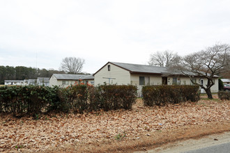 Claudia Apartments in Hayes, VA - Building Photo - Building Photo