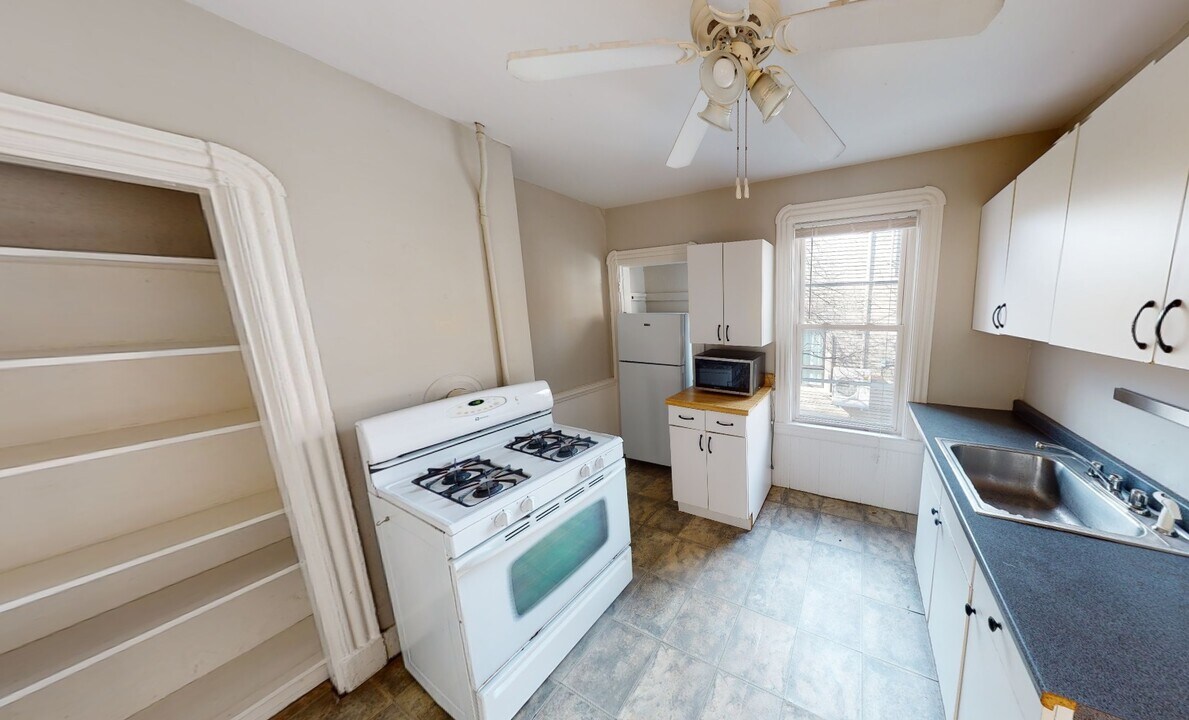564 Green St, Unit 2T in Cambridge, MA - Building Photo
