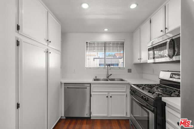 3055 N Brea Blvd in Fullerton, CA - Building Photo - Building Photo