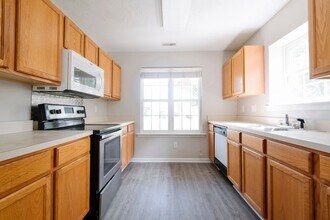 100 Thorncrest Dr in Apex, NC - Building Photo - Building Photo
