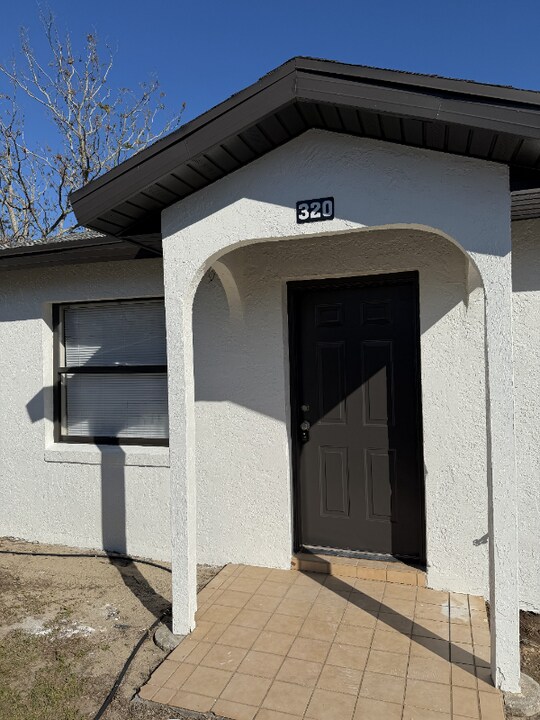 320 Blanco Ct in Avon Park, FL - Building Photo