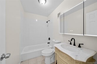 410 Jericho Tpke in North Hempstead, NY - Building Photo - Building Photo