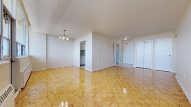 100 York Gate Blvd in Toronto, ON - Building Photo - Building Photo