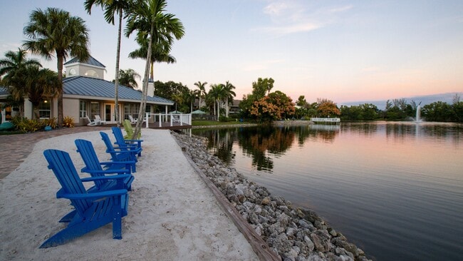 River Reach in Naples, FL - Foto de edificio - Building Photo
