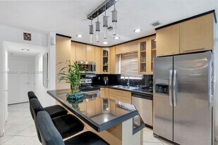 11685 Canal Dr in North Miami, FL - Building Photo