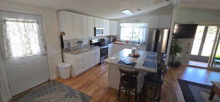 1715 Pebble Beach Ln in Lady Lake, FL - Building Photo - Building Photo