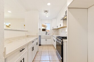 13725 Nahum Dr in Desert Hot Springs, CA - Foto de edificio - Building Photo