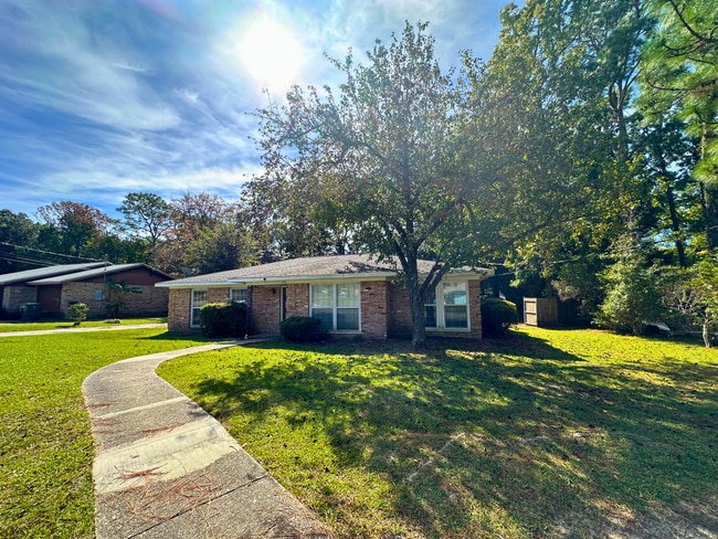 110 Windsor Dr in Daphne, AL - Foto de edificio - Building Photo