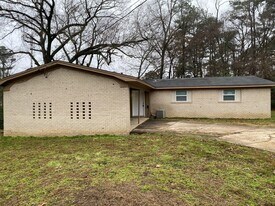 505 Pearson Dr in Jackson, TN - Building Photo