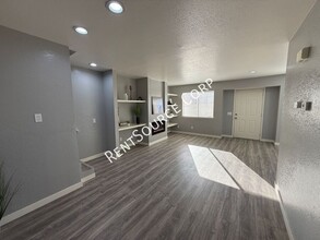43413 30th St W-Unit -Unit #2 in Lancaster, CA - Foto de edificio - Building Photo