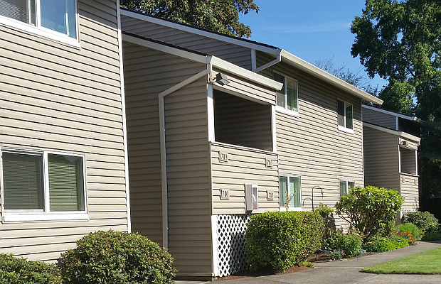 Carriage Court Apartments in Canby, OR - Foto de edificio - Building Photo