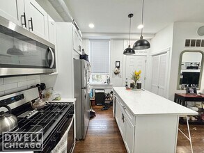 1362 N Bosworth Ave, Unit B4 in Chicago, IL - Building Photo - Building Photo
