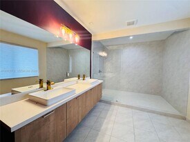8108 NW 48th Ter in Doral, FL - Building Photo