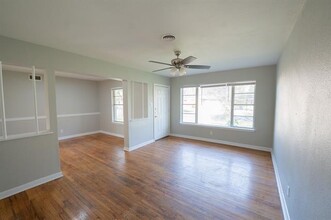 1823 Las Cruces Ln in Dallas, TX - Foto de edificio - Building Photo