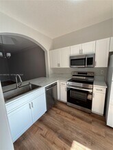 15750 SW 92nd Ave in Palmetto Bay, FL - Building Photo - Building Photo