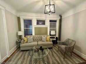 22 Mission St in Montclair, NJ - Foto de edificio - Building Photo