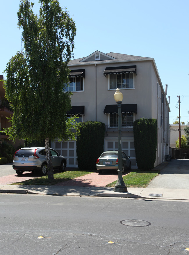 140 Dartmouth Rd in San Mateo, CA - Foto de edificio - Building Photo