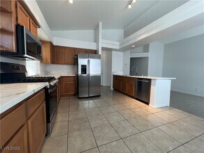 1356 Lamplight Village Ln in Las Vegas, NV - Building Photo - Building Photo