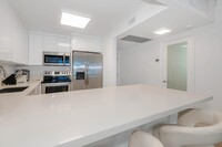 2152 Prairie Ave, Unit 927 in Miami Beach, FL - Building Photo - Building Photo