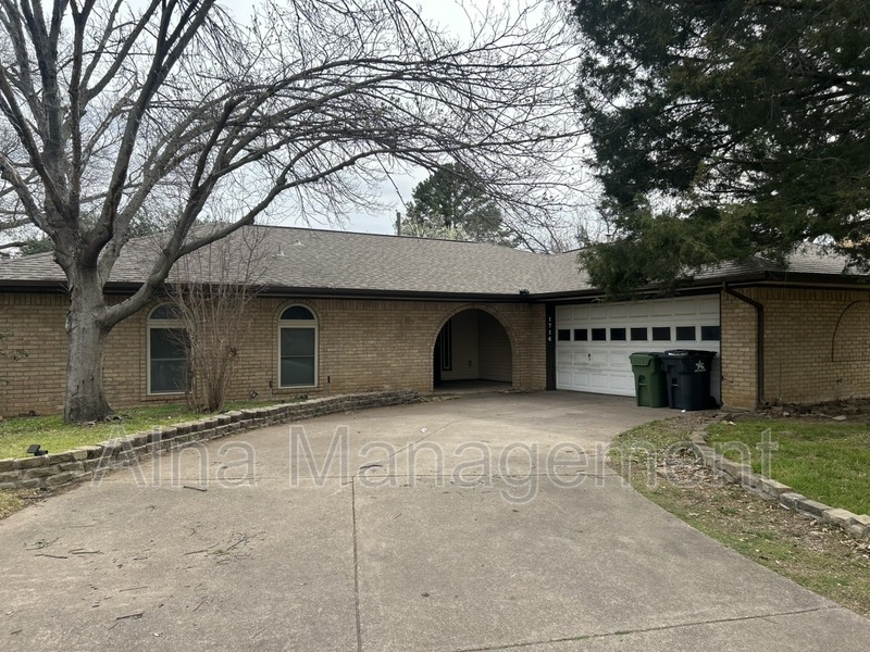 1714 Aberdeen Dr in Arlington, TX - Building Photo