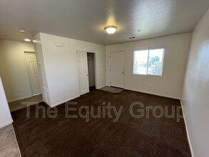 2133 W Lark Ave in Visalia, CA - Building Photo - Building Photo