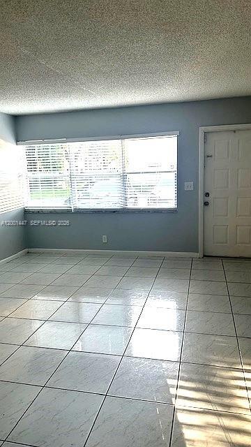 10176 Twin Lakes Dr in Coral Springs, FL - Building Photo - Building Photo