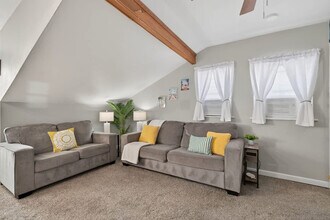 1427 W Ocean View Ave in Norfolk, VA - Building Photo - Building Photo