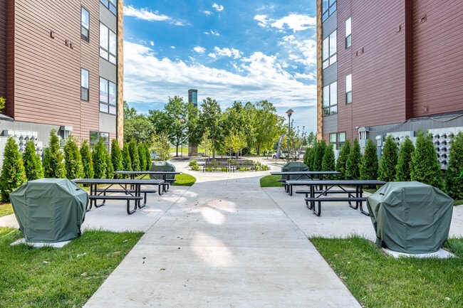 Concord at Marketplace 55+ Independent Living in West Des Moines, IA - Foto de edificio - Building Photo