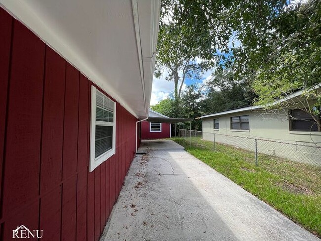 10864 Indies Dr N in Jacksonville, FL - Building Photo - Building Photo