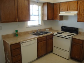 Hillsboro Oaks Apartments in Hillsboro, TX - Foto de edificio - Building Photo