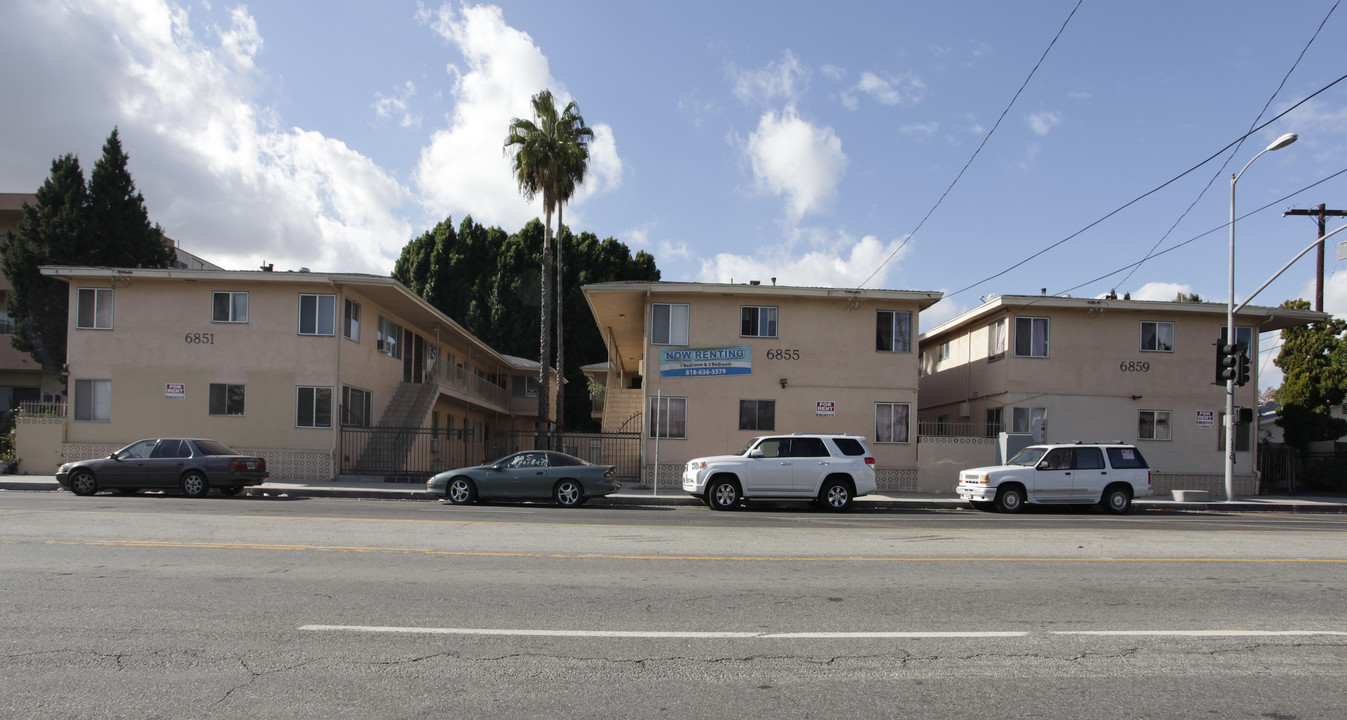 6851 Coldwater Canyon Ave in North Hollywood, CA - Building Photo