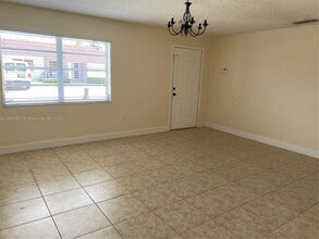 535 W 79th Pl in Hialeah, FL - Building Photo - Building Photo