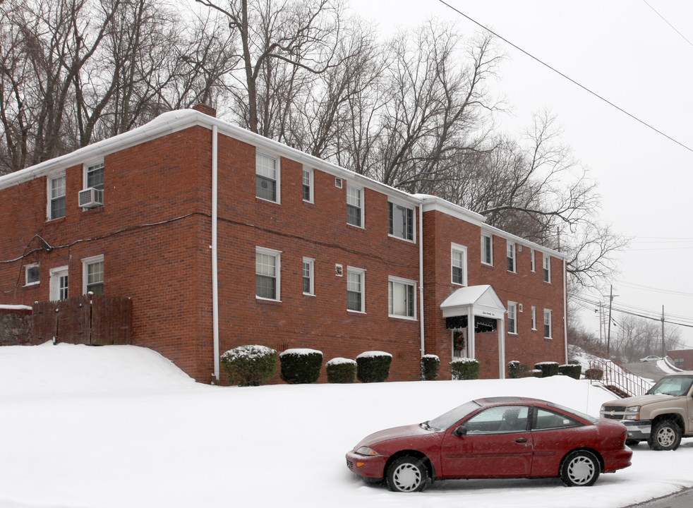 775 Cooke Ln in Pittsburgh, PA - Foto de edificio