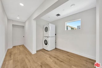 1584 W 37th St in Los Angeles, CA - Building Photo - Building Photo