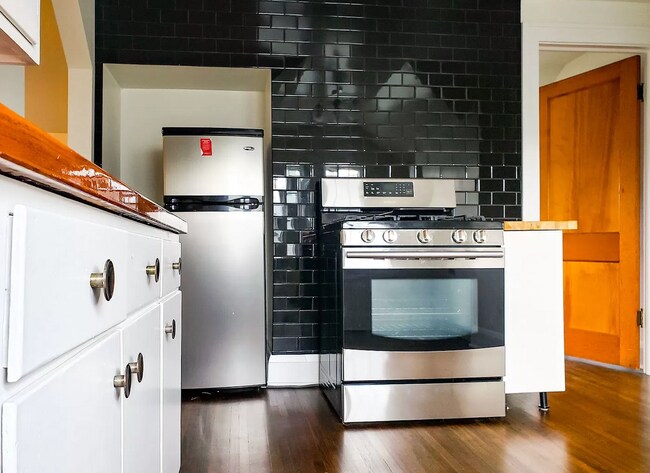 2107 Grand St NE in Minneapolis, MN - Building Photo - Building Photo